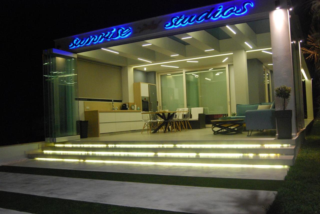 Sunrise Studios Resort 斯卡拉伯塔麦斯 外观 照片